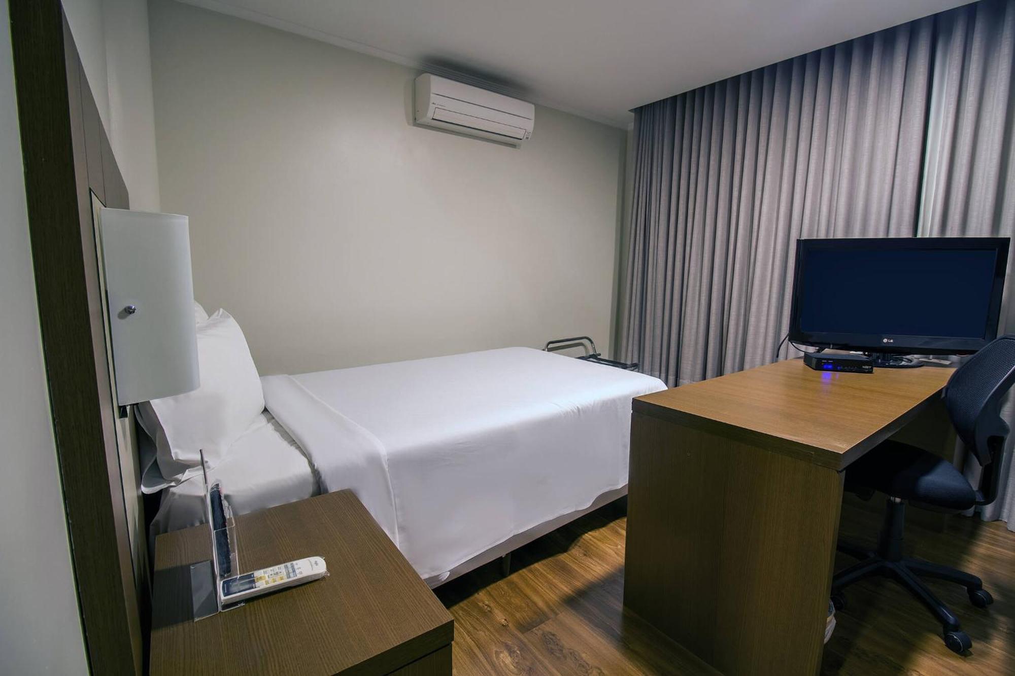 Hotel Deville Curitiba Luaran gambar