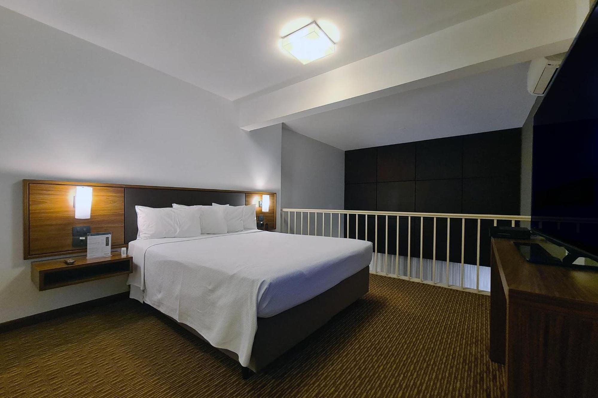 Hotel Deville Curitiba Luaran gambar