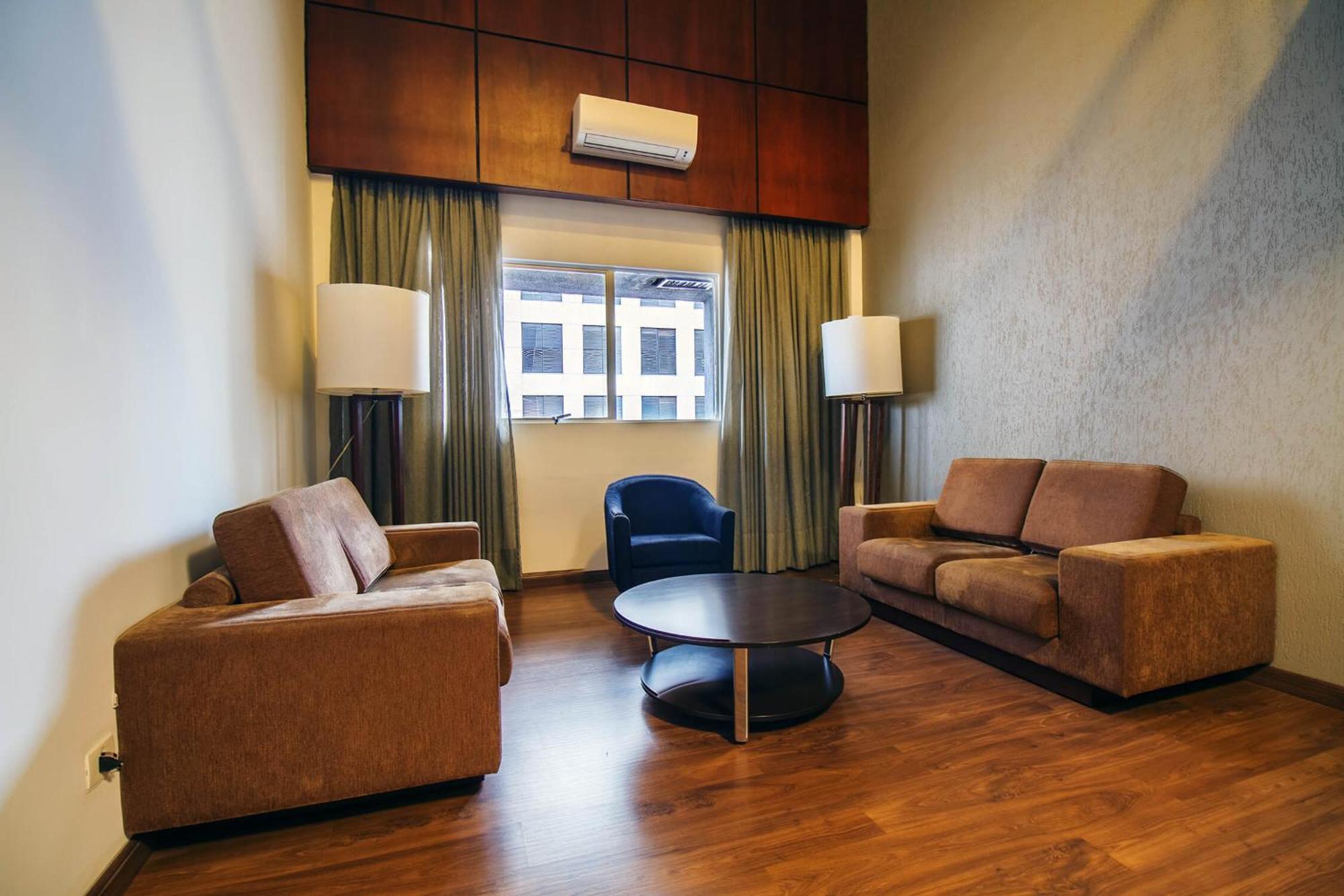 Hotel Deville Curitiba Luaran gambar