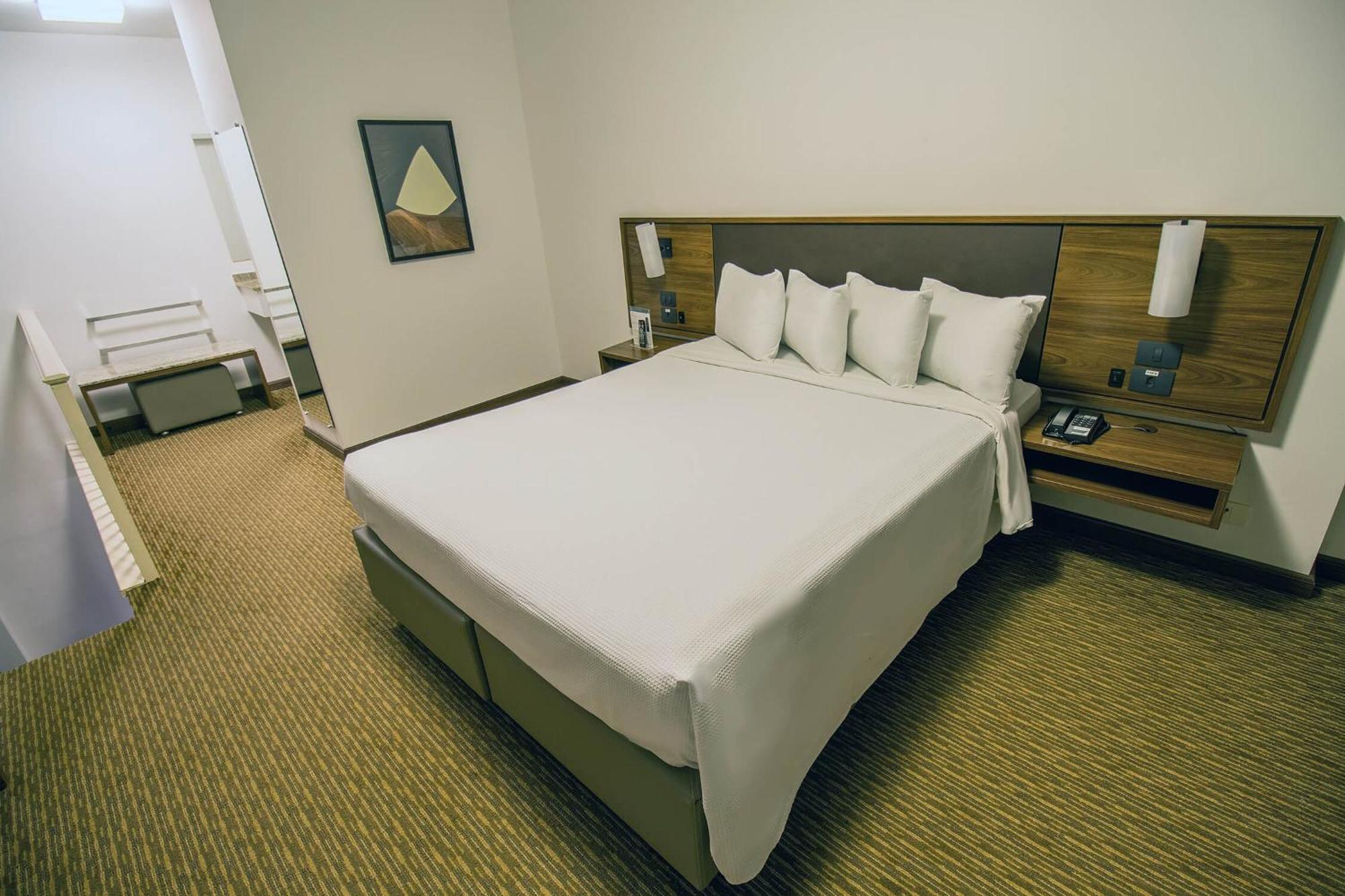 Hotel Deville Curitiba Luaran gambar