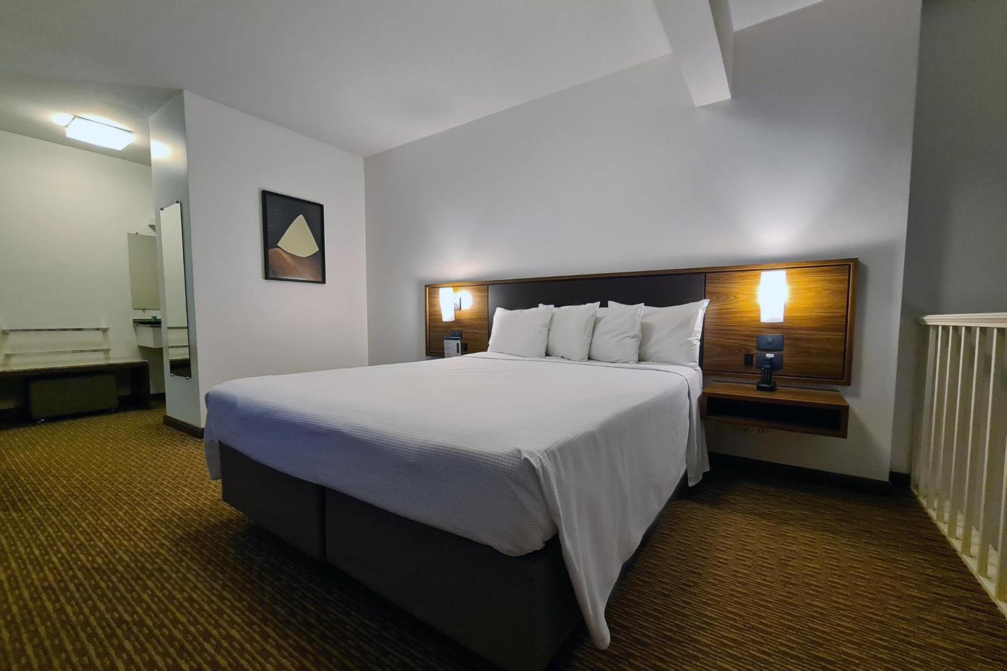Hotel Deville Curitiba Luaran gambar