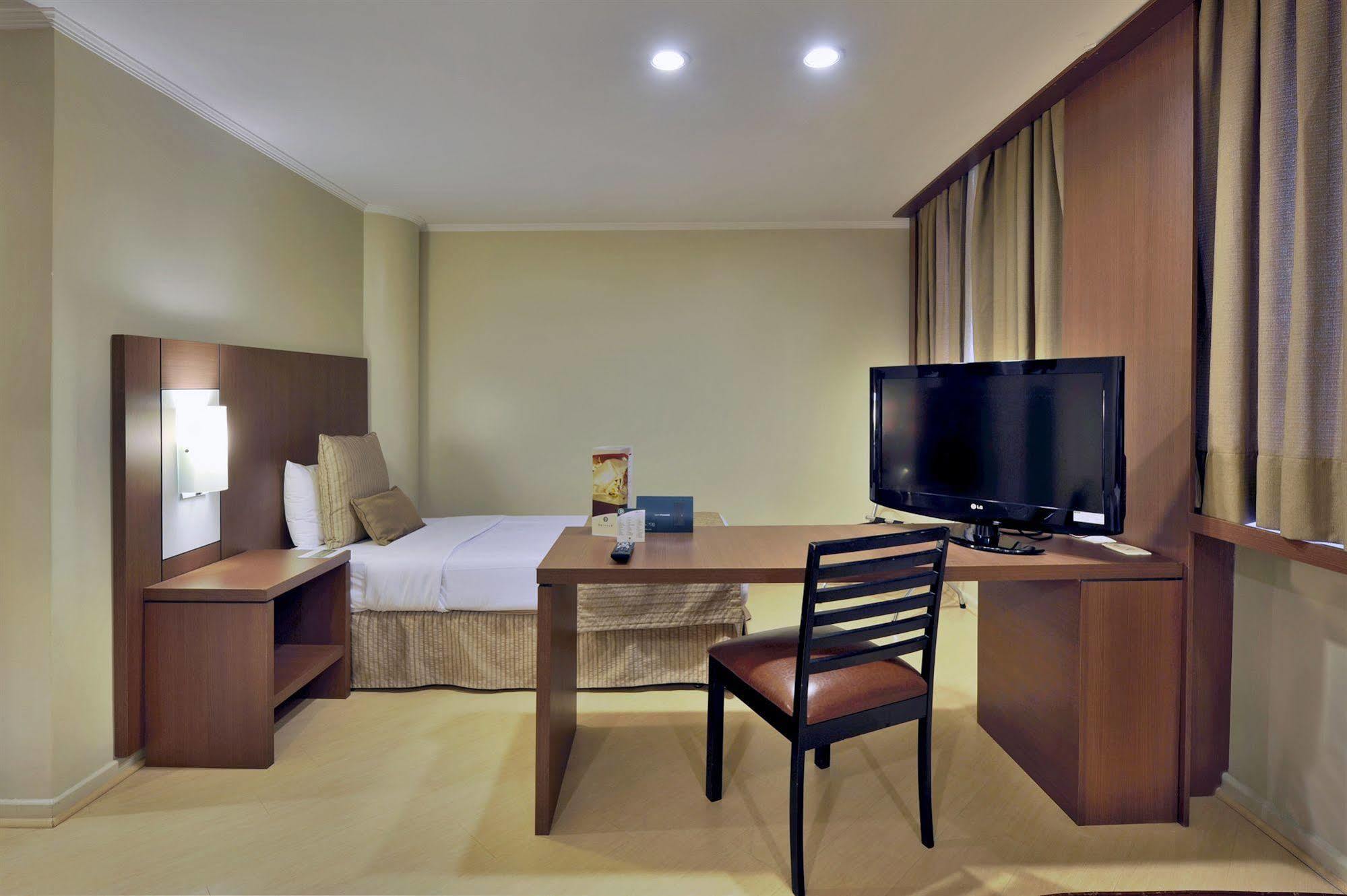Hotel Deville Curitiba Luaran gambar